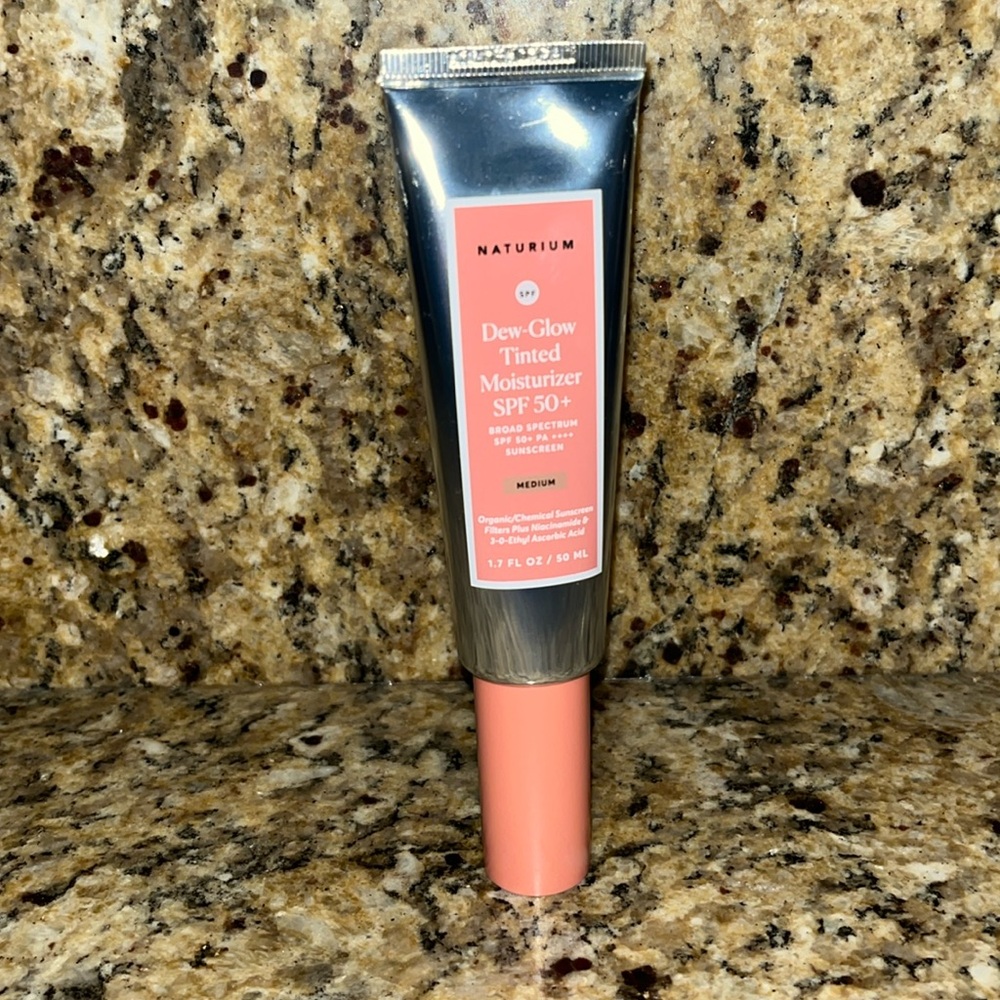 Naturium (TINTED MEDIUM) Dew-Glow Moisturizer SPF 50